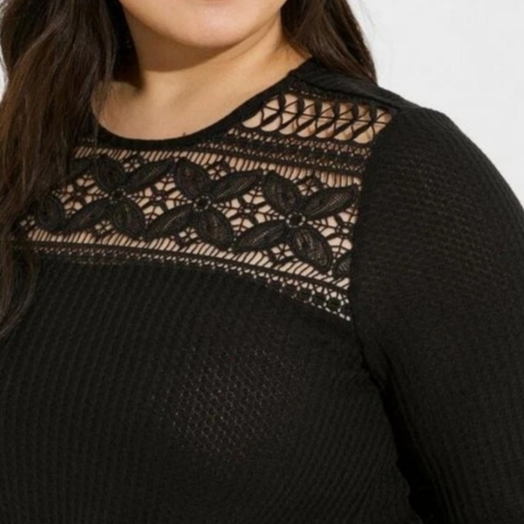 NWT 4X TORRID Waffle Knit Long Sleeve Crochet Yoke Top Deep Black - Picture 3 of 7